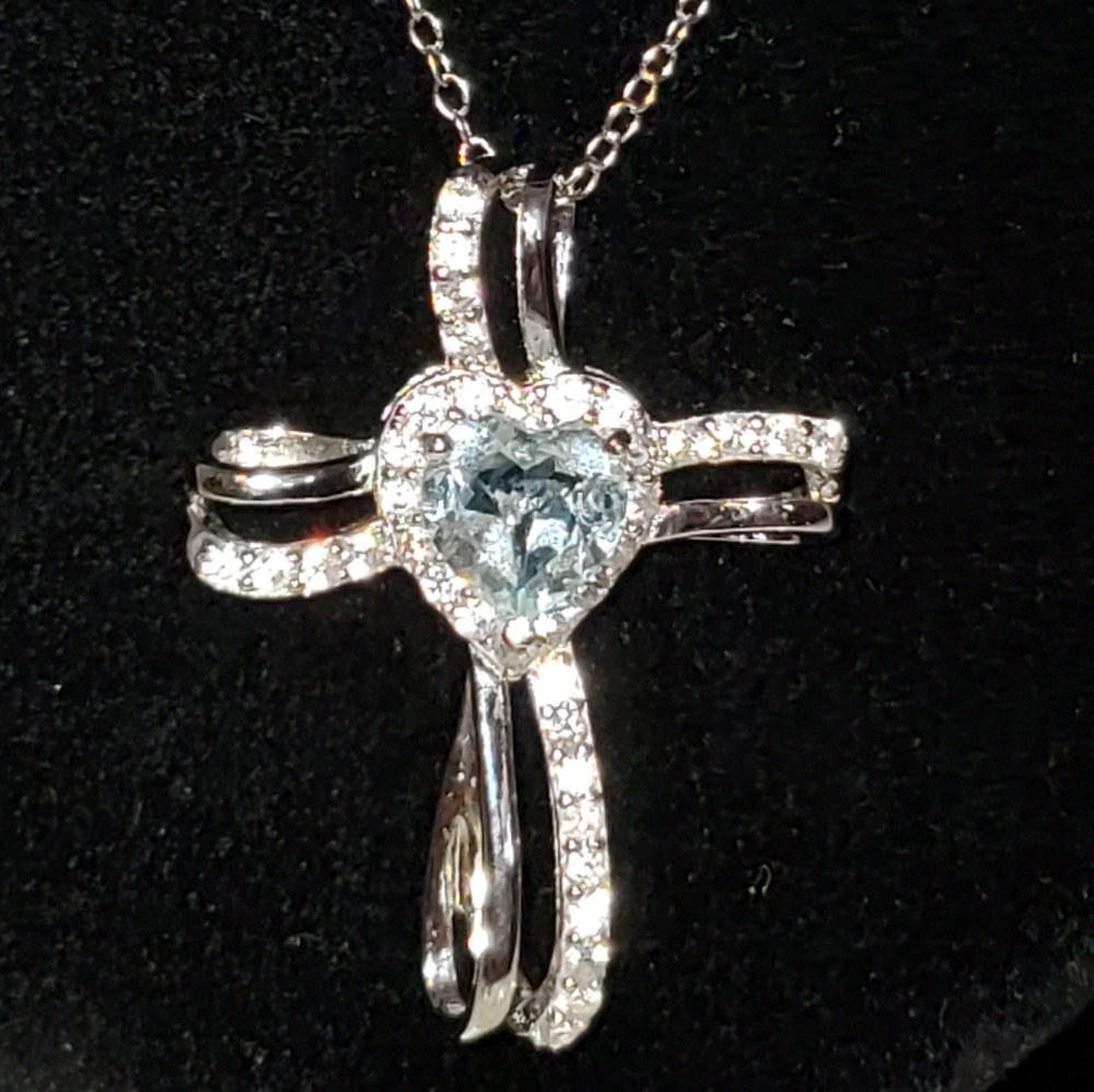 BEAUTIFUL STERLING AQUAMARINE CROSS NECKLACE